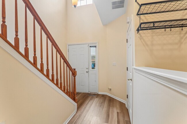Building Photo - 984 Park Hill Cir