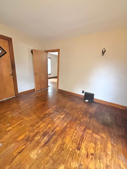 Building Photo - 1109 W Washtenaw St