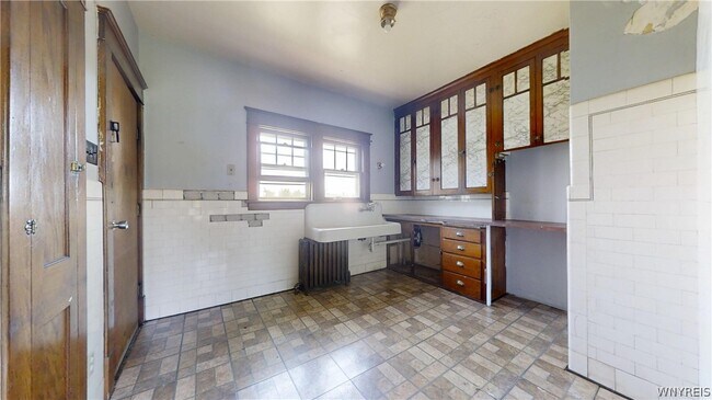 Building Photo - 425 Johnson St