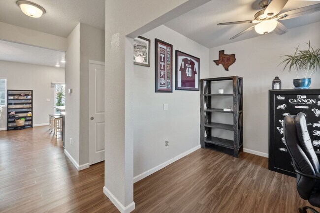 Building Photo - Beautiful 4-Bedroom Home on Blue Lunar Lan...
