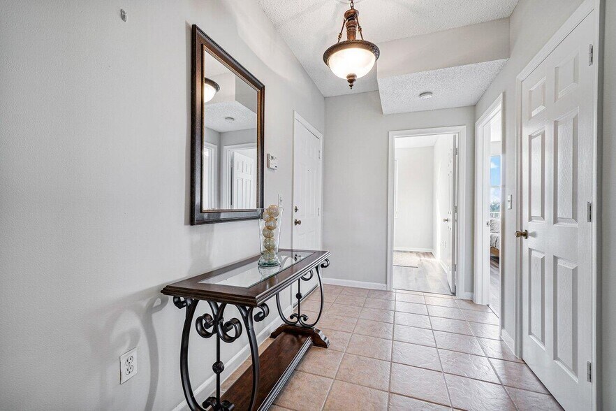 Building Photo - 2040 Greenview Shores Blvd