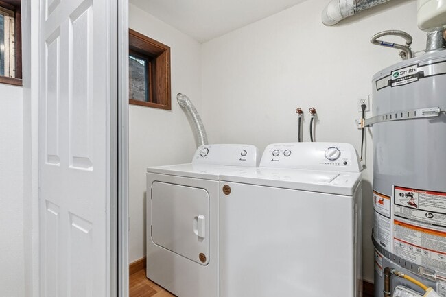 Building Photo - 4Bd/2.75Ba Seattle House