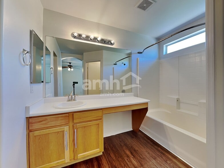 Building Photo - 2653 S 89th Dr