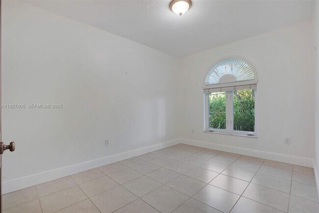 Building Photo - 13550 SW 82nd Ave