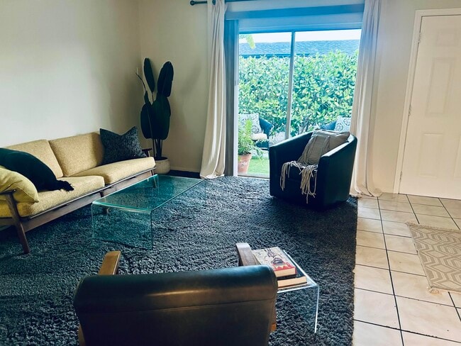 Building Photo - 3403 Hi St