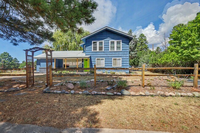 Building Photo - 305 Mesa Dr