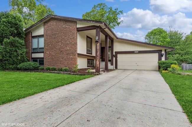 Primary Photo - 6610 Pinehurst Ct