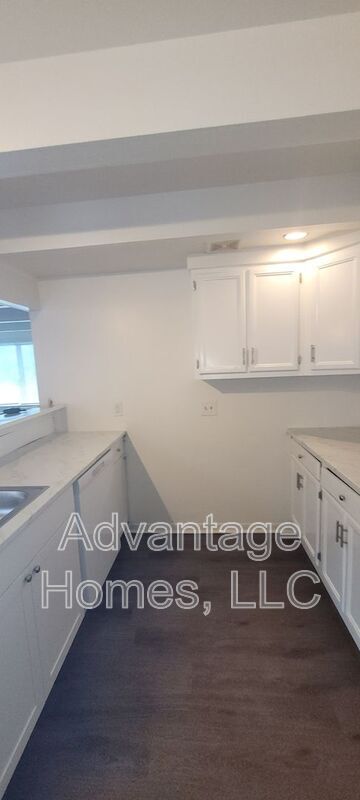 Building Photo - 829 N 70th Terrace