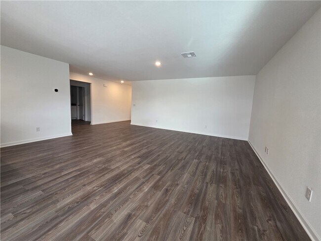 Building Photo - 2560 View Way