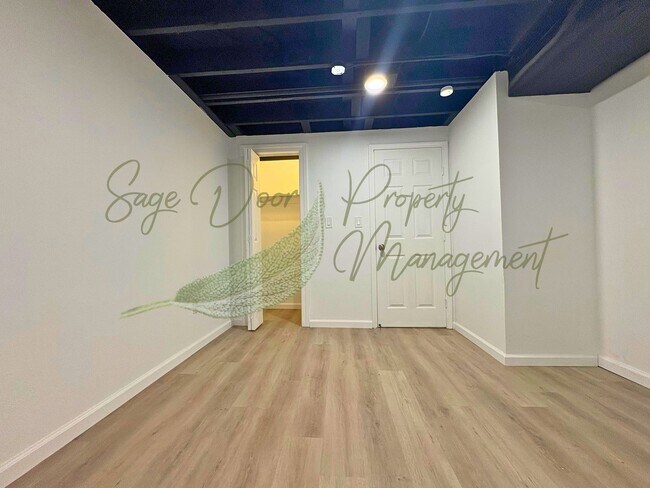 Building Photo - 5 BEDROOM IN INDEPENDENCE!!!