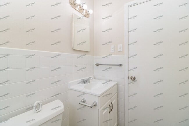 Building Photo - 1495 Flicker Dr