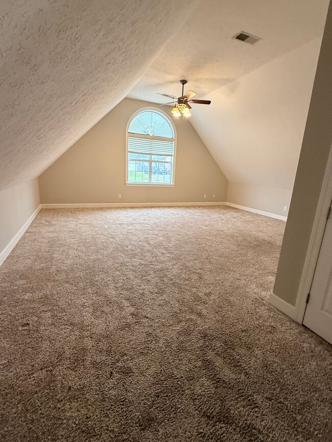 Building Photo - 129 Thoroughbred Way