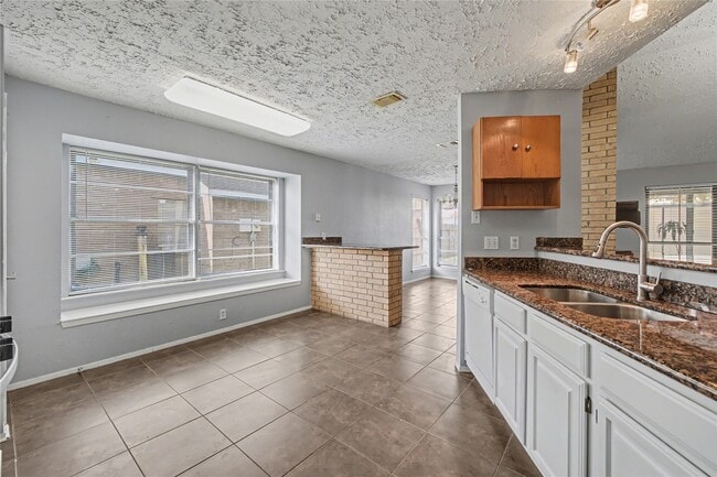 Building Photo - 319 Richvale Ln