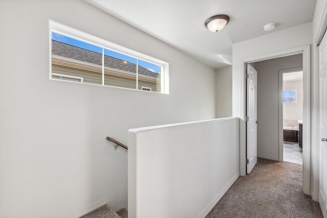 Building Photo - Adorable 3 bedroom. 2.5 bathTownhome in Columbia Falls