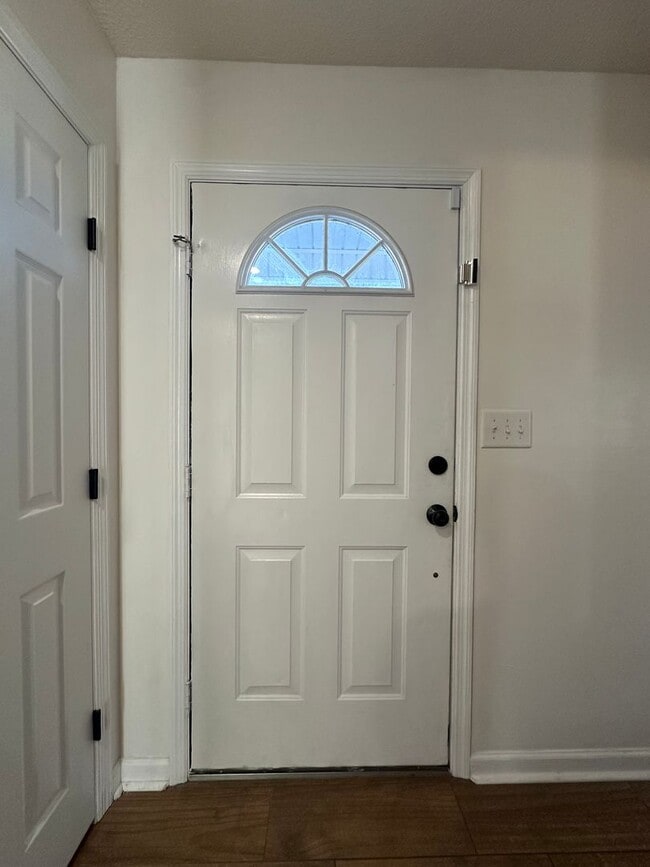 Building Photo - 101 Spain Dr