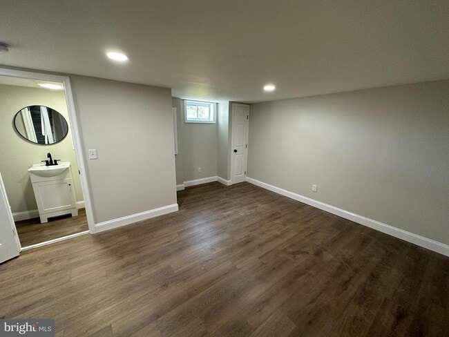 Building Photo - 1844 Trenleigh Rd