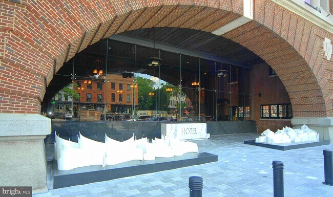 Building Photo - 706 S Bond St