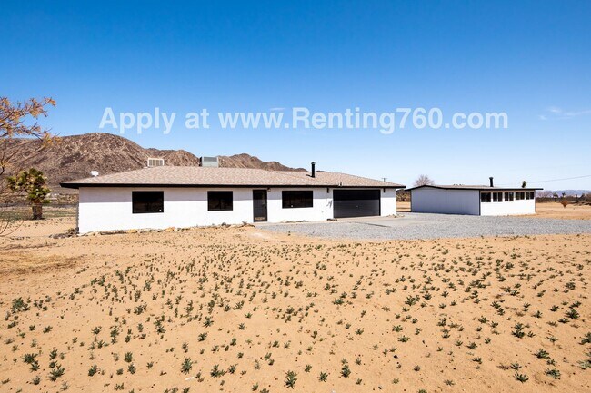 Building Photo - Modern Comfort in Scenic Landers