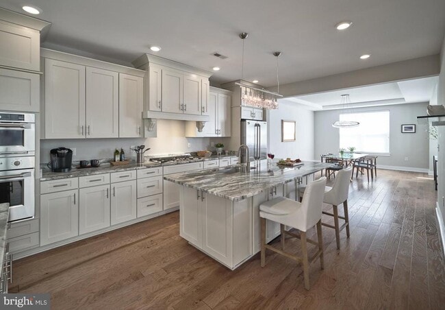 Building Photo - 14 Dogleg Ln