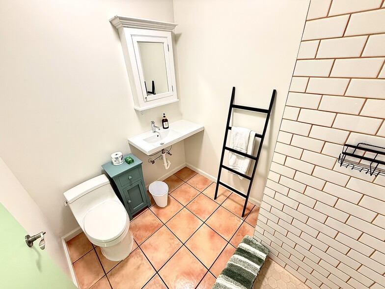 Building Photo - 1335 Churchill Rd