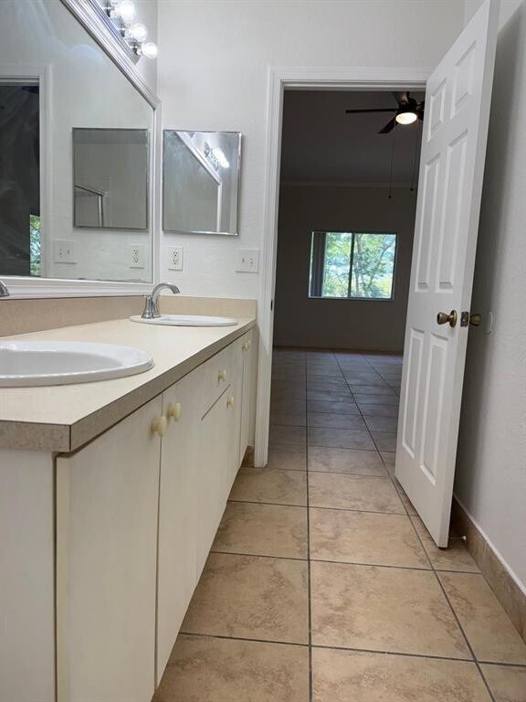 Building Photo - 2941 Riverside Dr