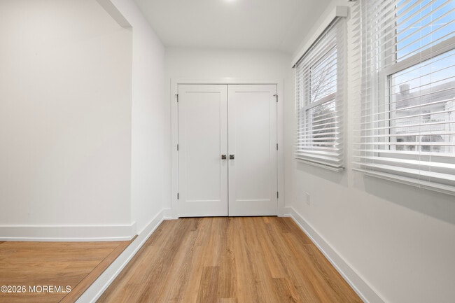 Building Photo - 427 Hoyt St