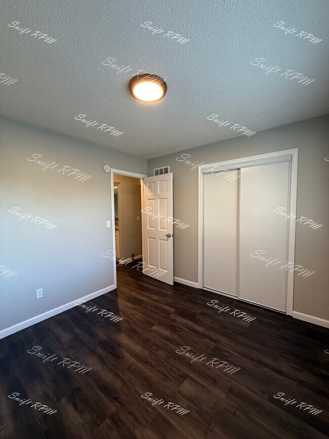 Building Photo - 6453 Hallet St