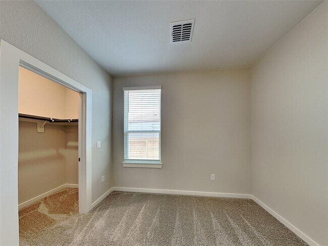 Building Photo - 441 Raglands Rd