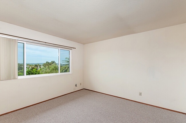 Building Photo - BEAUTIFUL BAY PARK CONDO W/ BAY VIEWS! - 2...