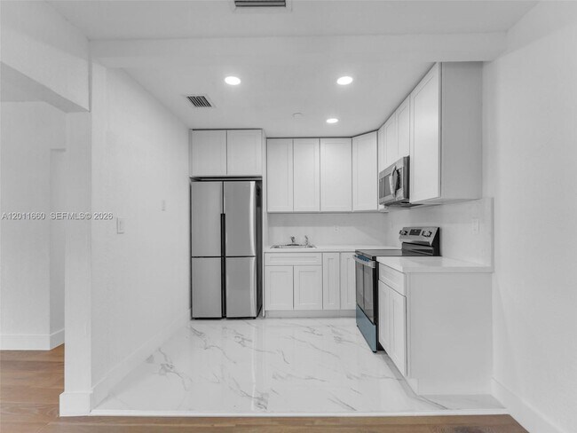Building Photo - 520 NW 32nd Pl