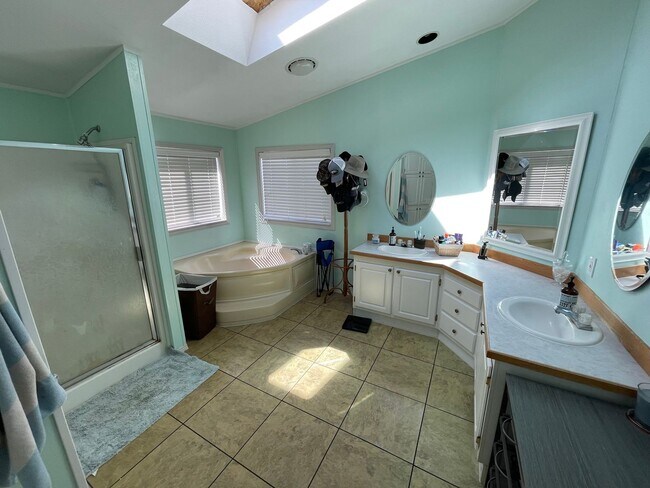 Building Photo - Lovely 3 Bedroom, 2 bath Home with 2 Car Garage and Partial Water View! Pet Friendly!