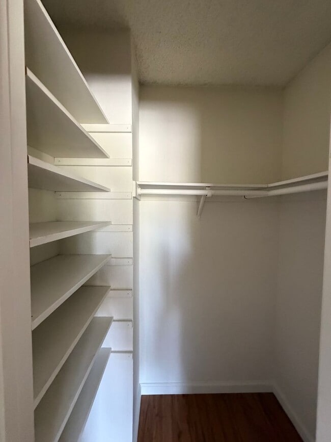 Building Photo - Camarillo Street