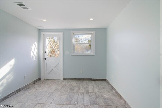 Building Photo - 301 Riverview Rd