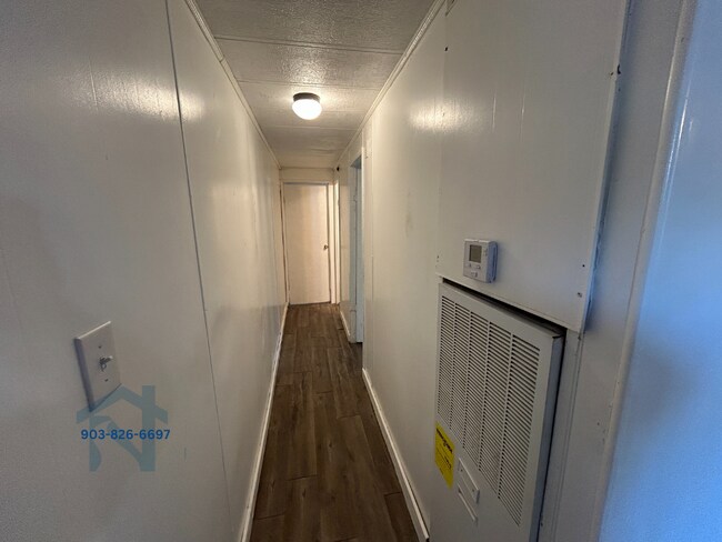 Building Photo - 605 W Taylor St