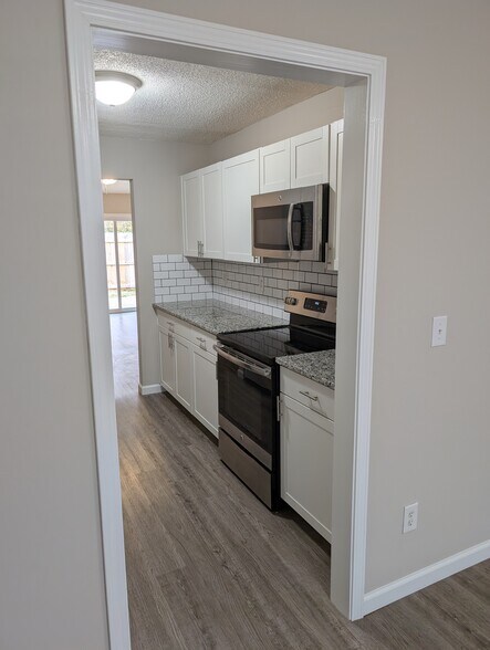 Building Photo - 1381 Pinnacle Ln