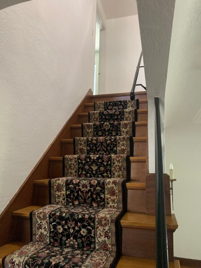 Building Photo - Sumner! New Price!