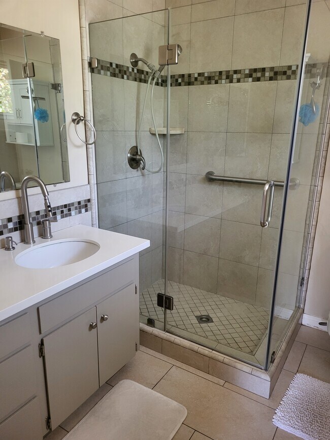 Building Photo - 5182 Jay St