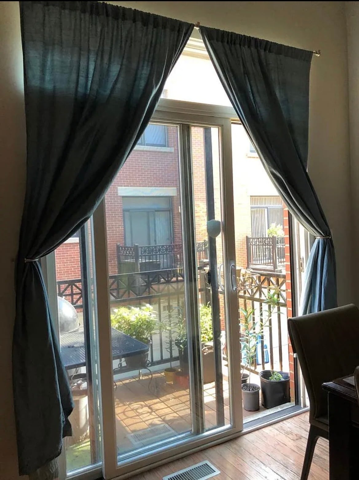 Building Photo - 842 W 15th Pl