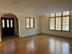 Building Photo - 88 Pierce Cir