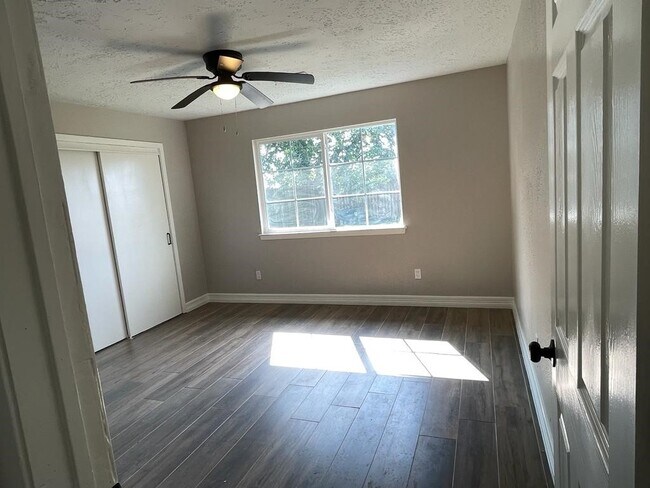 Building Photo - 16910 Quail Glen Dr