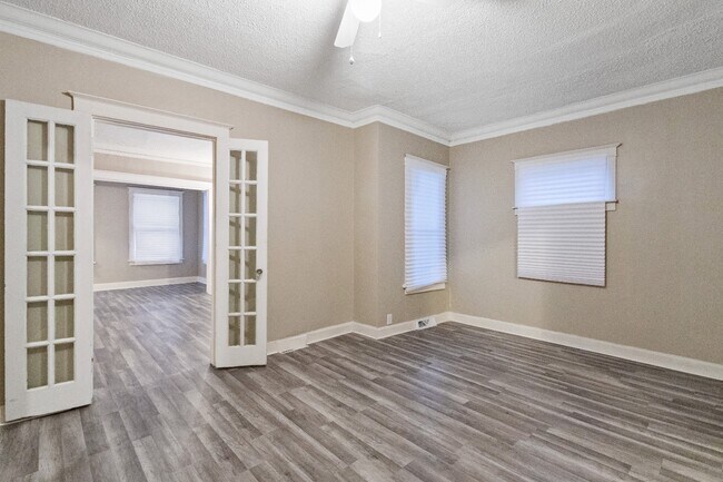 Building Photo - Charming 3-Bedroom Home | 1 Bath | In-Unit...