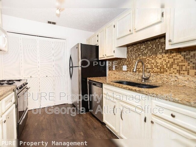 Building Photo - 2408 Country Park Dr