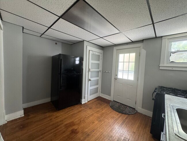Building Photo - 647 Hardin Ave
