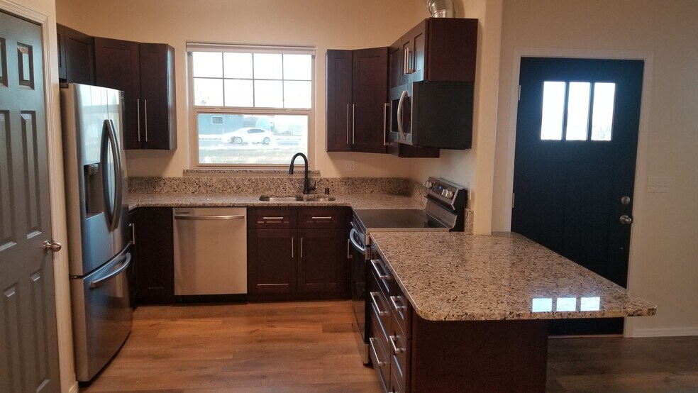 Building Photo - 1412 W Lakeside Dr