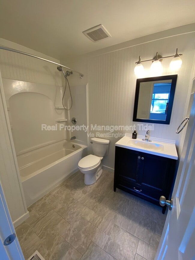 Building Photo - 430 Falling Ln