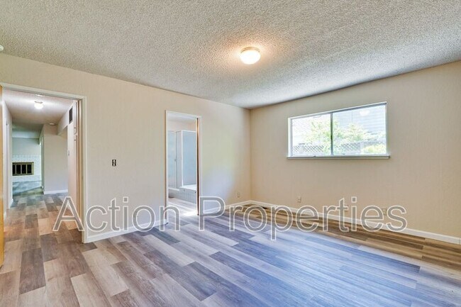 Building Photo - 67 Holbrook Ln