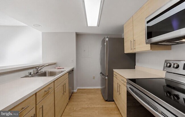 Building Photo - 2111 Wisconsin Ave NW