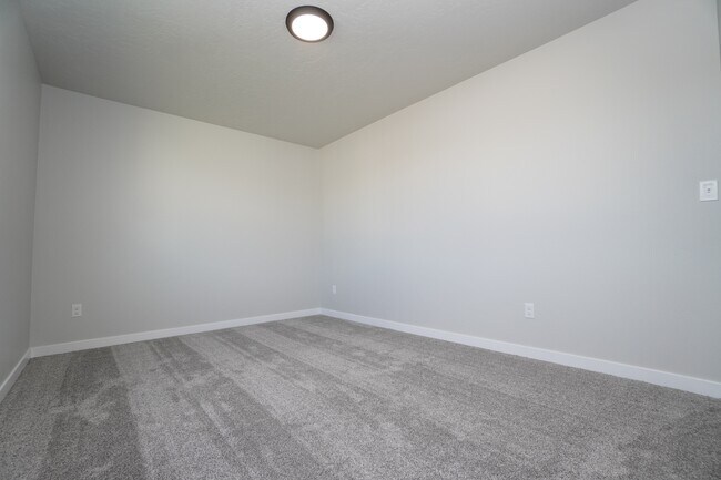 Building Photo - 1218 W Bass River Dr