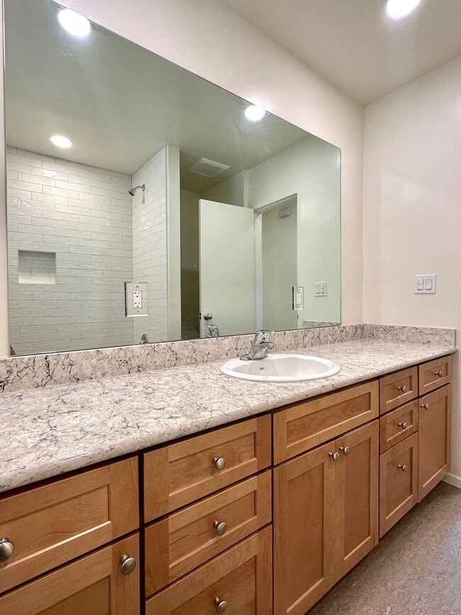 Building Photo - Beautifully Remodeled Unit on the East Side of Santa Barbara