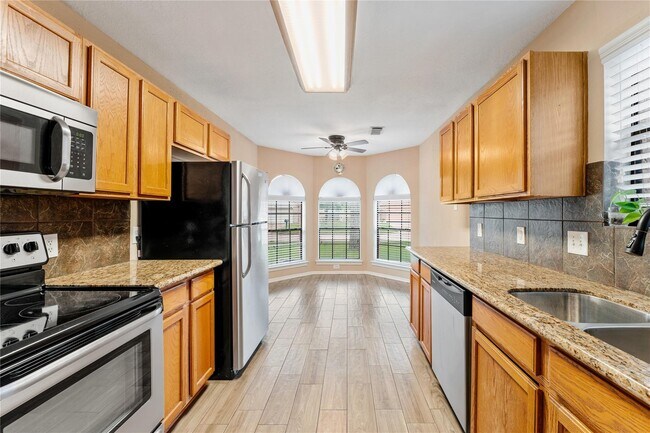 Building Photo - 5622 Village Park Dr